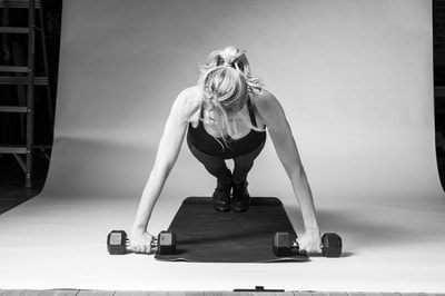 Full Push Up [Dumbbells] - Photo 3