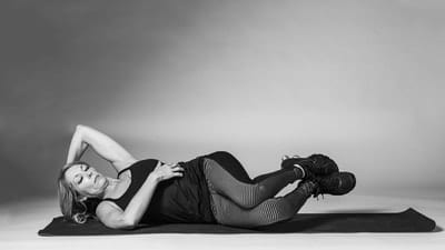 Oblique Crunches - Photo 2